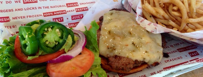 Smashburger is one of Locais curtidos por Ozge.