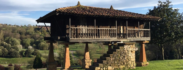Palacio de los Niños is one of Anselmo : понравившиеся места.