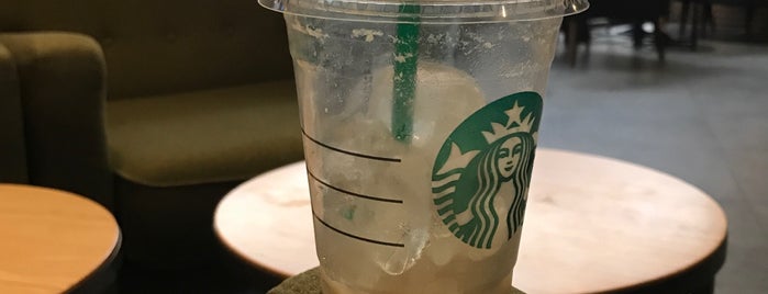 Starbucks is one of Samahさんのお気に入りスポット.