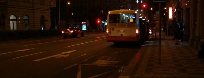 I. P. Pavlova (bus) is one of Major Major Major Major dvojka.