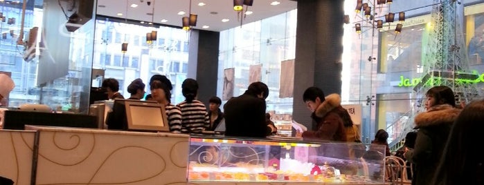 PARIS BAGUETTE is one of 파리바게뜨(Paris Baguette).