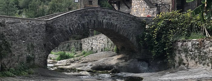 Beget is one of Pueblos y lugares.