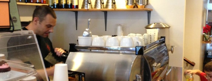 Brewed Cafe and Pub is one of Locais curtidos por Alex.