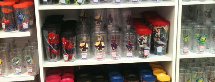 Tervis Store is one of Lugares favoritos de Sarah.