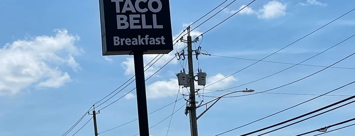 Taco Bell is one of Must-visit Food in Knoxville.