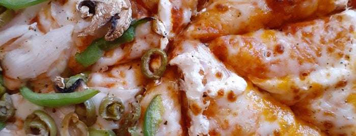 Domino’s Pizza is one of Orte, die LEON gefallen.