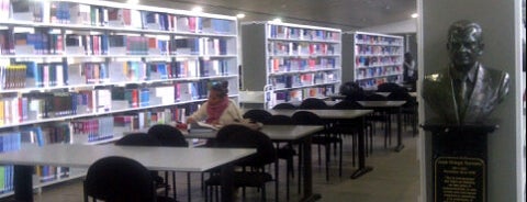 Biblioteca is one of Locais curtidos por Oscar.