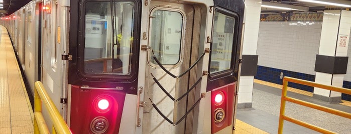 MTA Subway - Flushing/Main St (7) is one of NYC Subways J/Z, 7, L, G, S.
