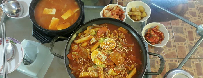 Kimbab Nara Korean Resturant is one of Aroi ABAC Huamak.