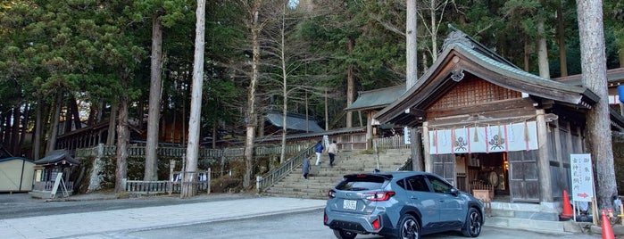 諏訪大社上社本宮 拝殿 is one of Tempat yang Disukai Masahiro.