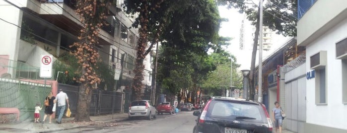 Rua Visconde de Caravelas is one of Turismo.