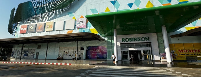 Robinson Lifestyle Center Petchburi is one of Phetchaburi Run.