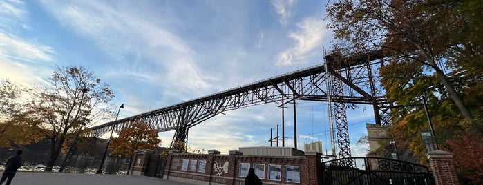 Upper Landing Park is one of Katina'nın Beğendiği Mekanlar.