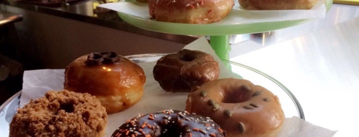 Brewnuts Donut Bar is one of Posti che sono piaciuti a Jillian.