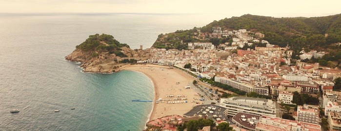 tossa de mar cataluña is one of Tempat yang Disukai Lidia.