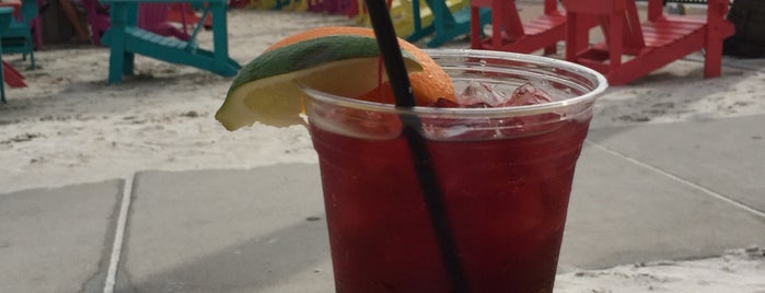 TT’s Tiki Bar at Four Points By Sheraton Punta Gorda Harborside Hotel is one of Lieux qui ont plu à Magdalena.