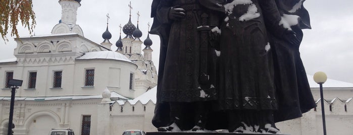 Памятник Петру и Февронии is one of Владимир.