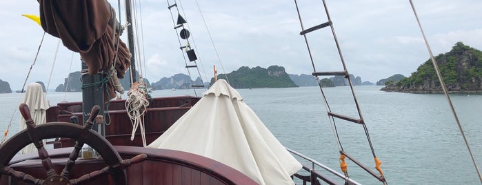 Indochina Sails - Halong Bay Cruises is one of Orte, die Eliana gefallen.