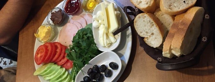 Shimon CAFÉ BISTRO BREAKFAST is one of Berkayさんのお気に入りスポット.