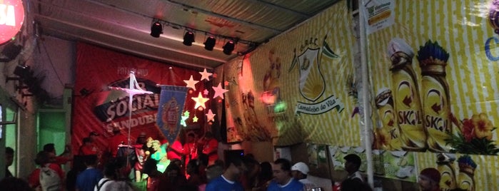 Espaço Vila Camaleão is one of Bar.