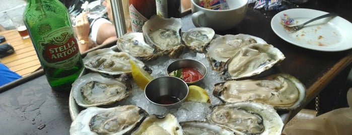 Pearlz Oyster Bar is one of Charleston.