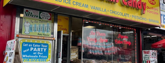 William's Candy Shop is one of Lugares guardados de Em.