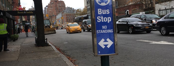 MTA Bus - W 10 St & 7 Av S (M8/M20) is one of สถานที่ที่ John ถูกใจ.