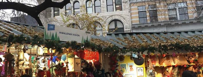 Union Square Holiday Market is one of สถานที่ที่ Andrew ถูกใจ.