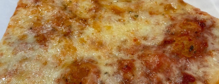 Village Pizza is one of Manhattan Haunts.