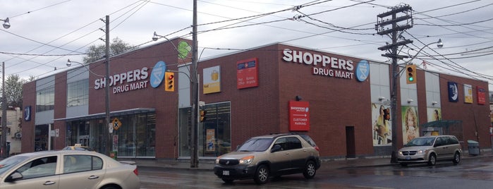 Shoppers Drug Mart is one of Tempat yang Disukai Lucky.