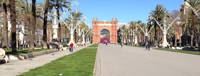 Arco del Triunfo is one of Barcelona to-do list.