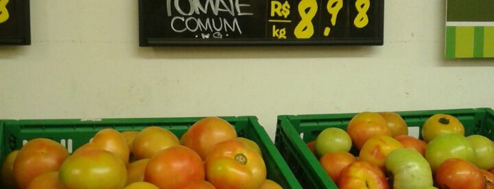 Extra Supermercado is one of Lugares favoritos de Henrique.