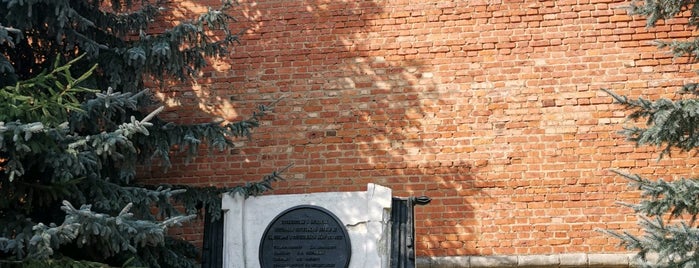 Памятник партизанам войны 1812 г. (мемориальная доска) is one of Smolensk.