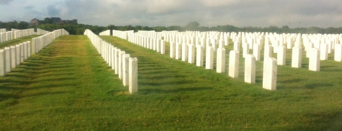 Fort Sam Houston National Cemetery is one of Lieux qui ont plu à Lorie.