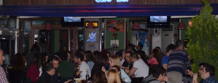 Cresh Bar is one of Güzel mekanlar.
