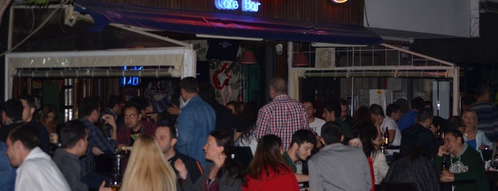 Cresh Bar is one of Lugares favoritos de Fikret.