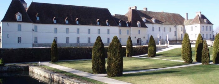 Chateau De Gilly is one of Tempat yang Disukai Sarah.