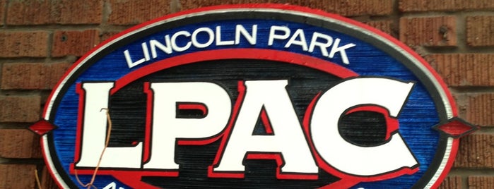 Lincoln Park Athletic Club is one of Locais curtidos por Angie.