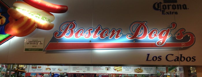Boston Dog's is one of Tempat yang Disukai Heshu.