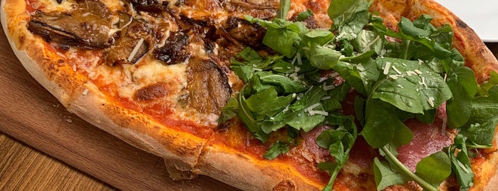 Metre Pizza is one of ⭐️Favorito Mavorito⭐️.