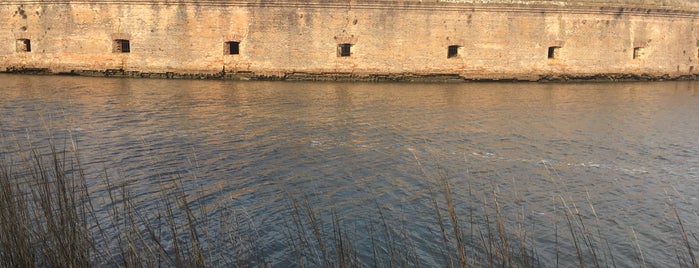 Fort Macomb is one of Nawlins.