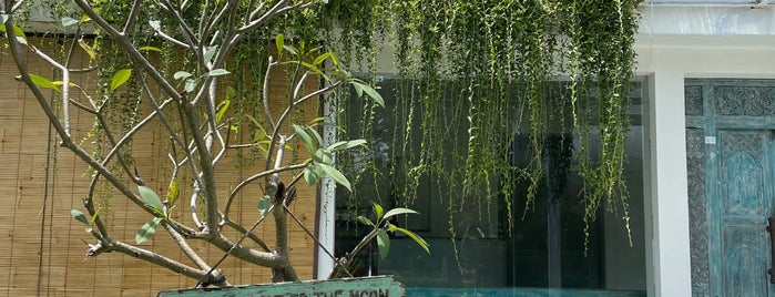 cozy spa Batu Belig is one of Spa near first house.