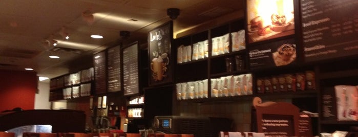 Starbucks is one of Locais salvos de Emma.