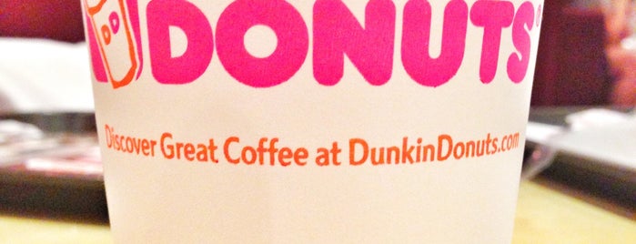 Dunkin' Donuts is one of Tempat yang Disukai Taleb.