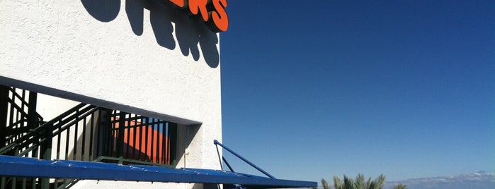 Hooters is one of Matthew’s Liked Places.