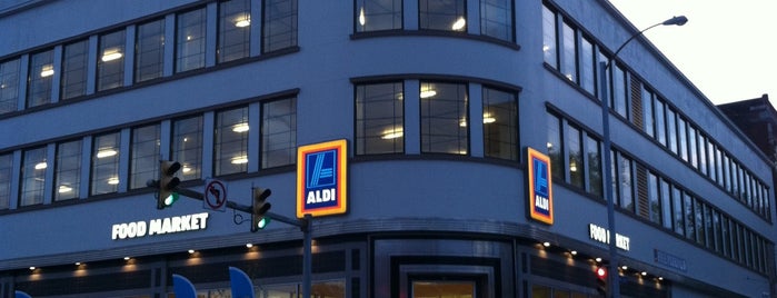 ALDI is one of Lieux qui ont plu à Chris.