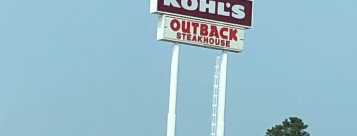 Outback Steakhouse is one of Lugares guardados de Aubrey Ramon.