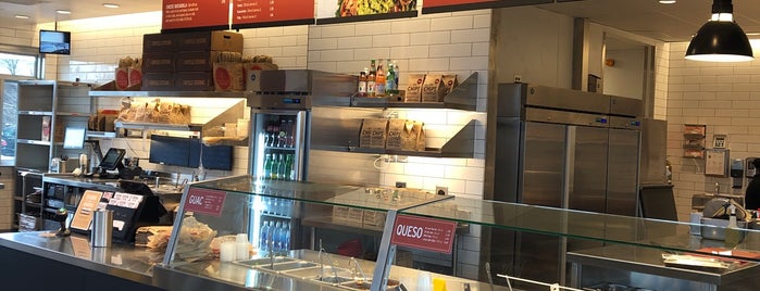 Chipotle Mexican Grill is one of Kenさんのお気に入りスポット.