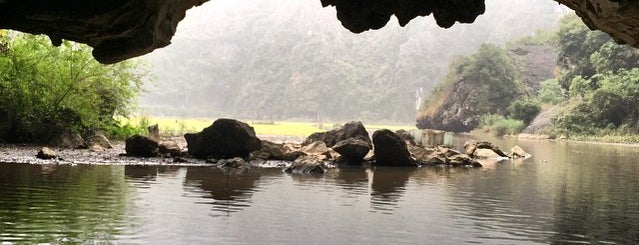 Tam Cốc is one of Caves of Vietnam.
