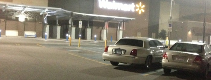 Walmart Supercenter is one of Tempat yang Disukai Lauren.